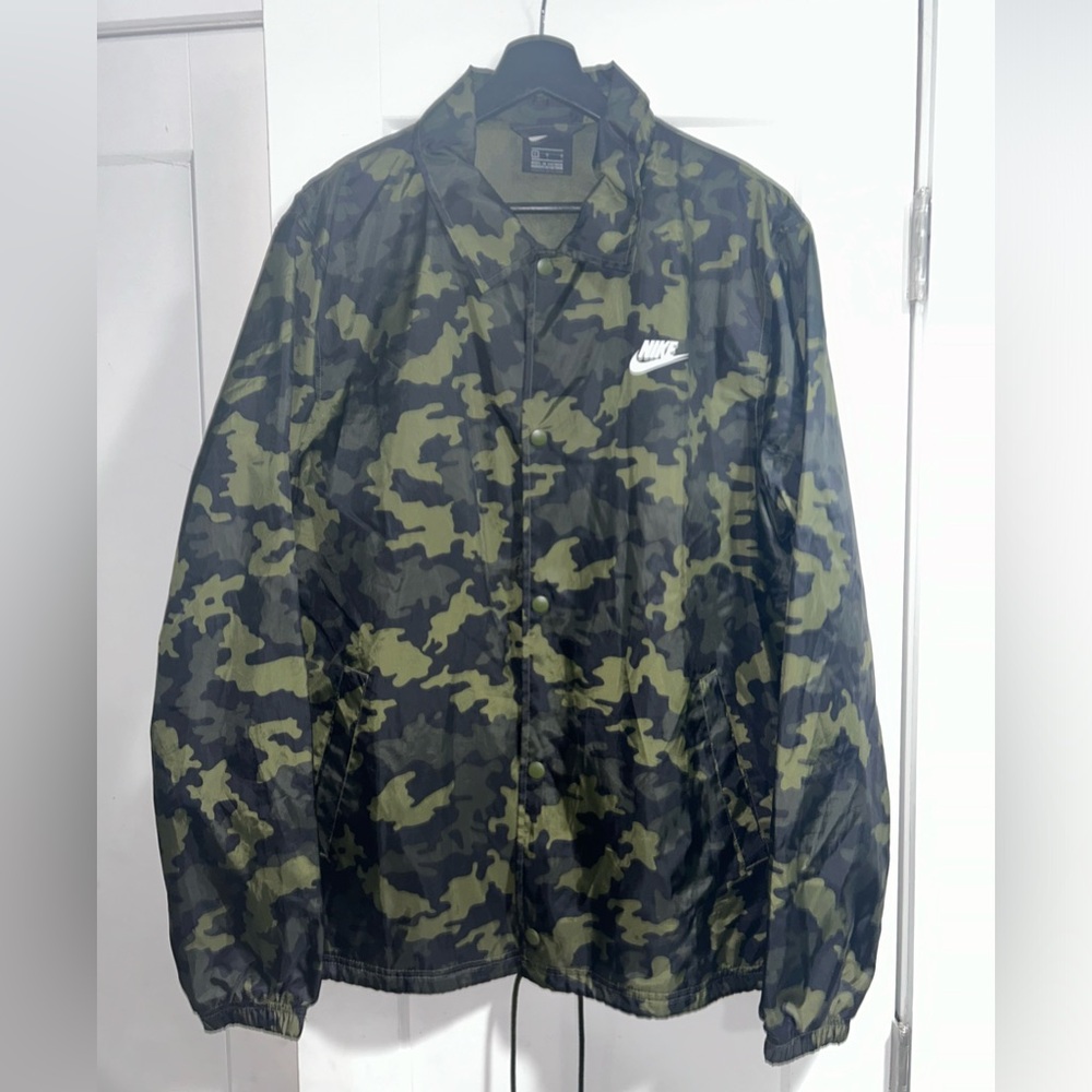NIKE CAMO HOODED WINDBREAKER